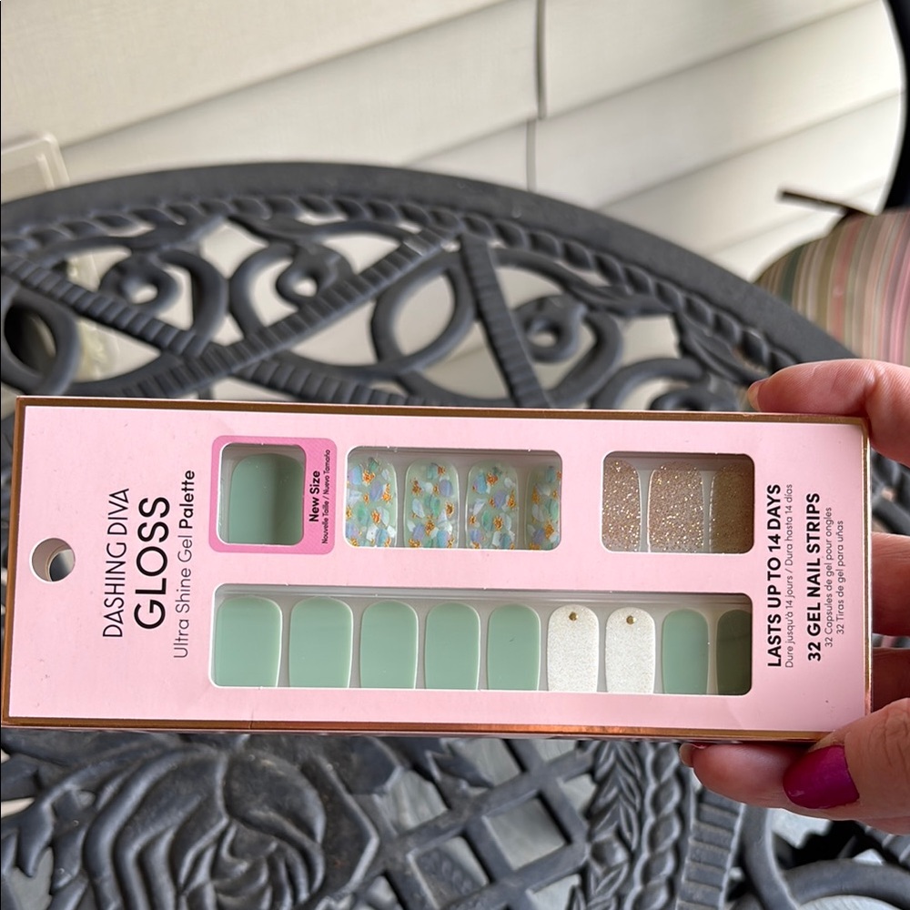 New! Dashing Diva Gloss Gel Nail Strips - Healing Space